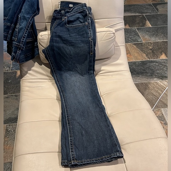 MEN ARIAT JEANS (M5 STRAIGHT FIT/STRAIGHT LEG) - Picture 3 of 6